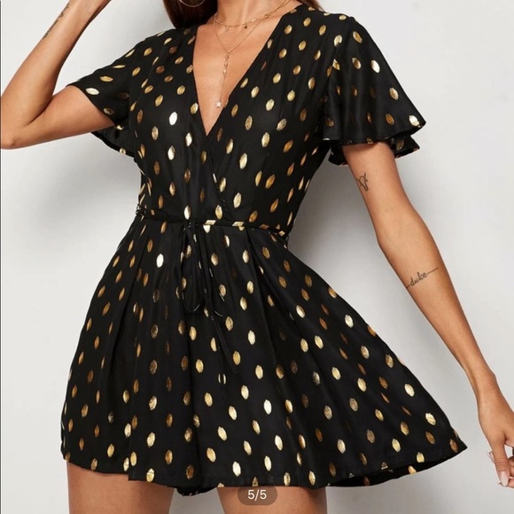🍃LAST 1 Sm💕NWT Black&Gold Flutter Sleeve Romper - Picture 5 of 14